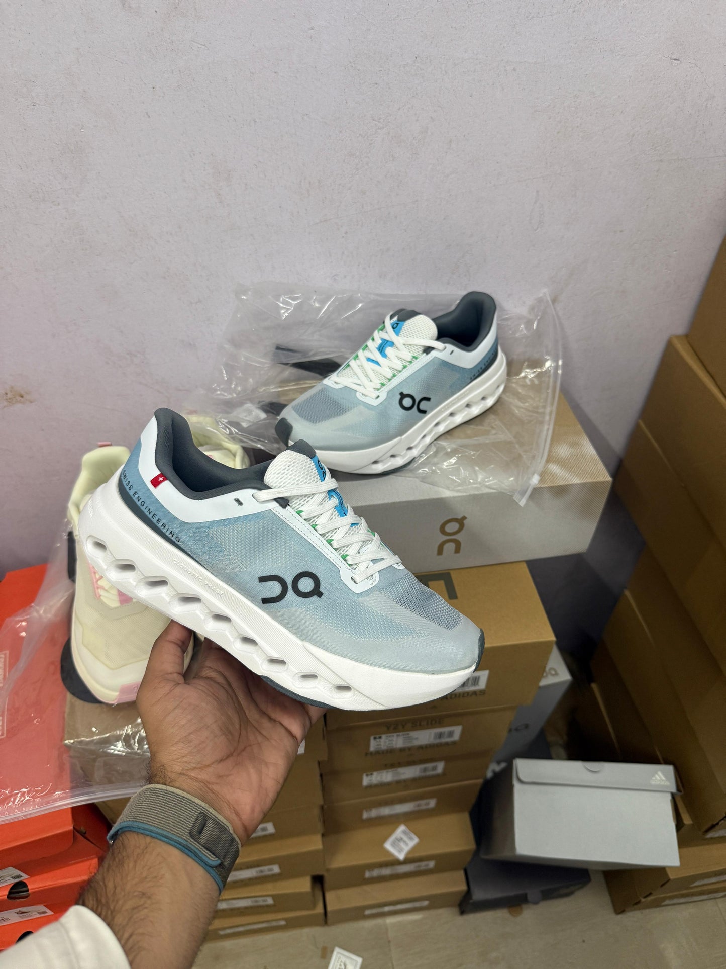 ON. Cloud Surfer Next ββ Niagara Falls ββ