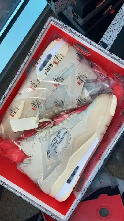 NK. Air Jordan Retro 4 Off White Sail