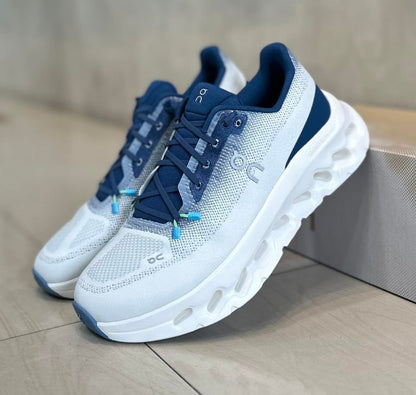 ON. Running Cloud Tilt ‘’ Ivory Tempest ‘’