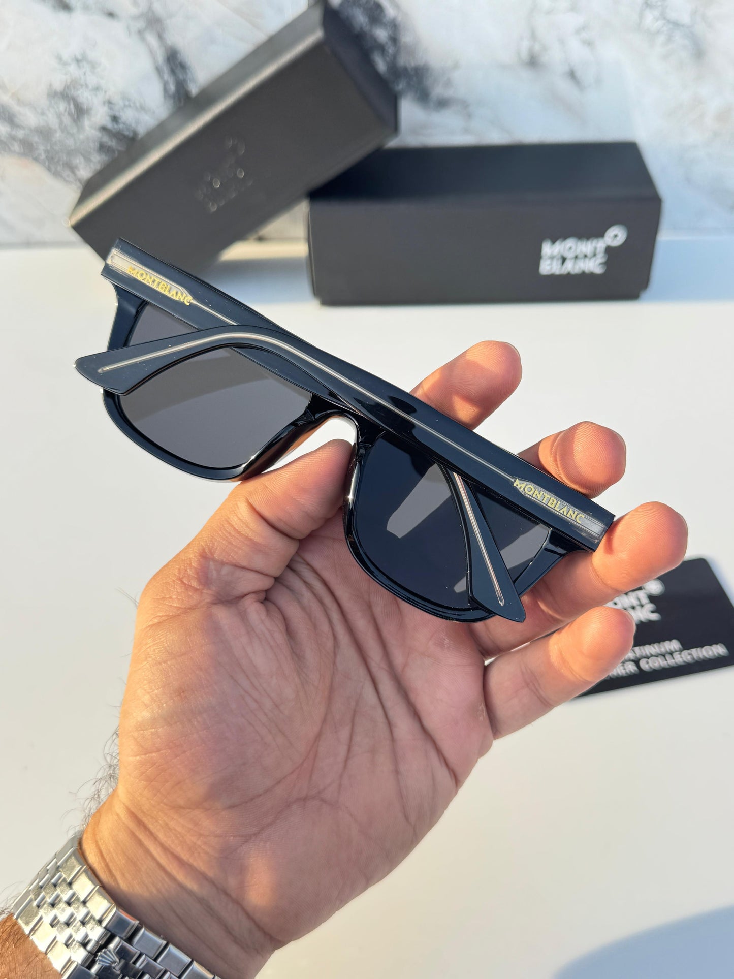 MB.254 Black / White Black
