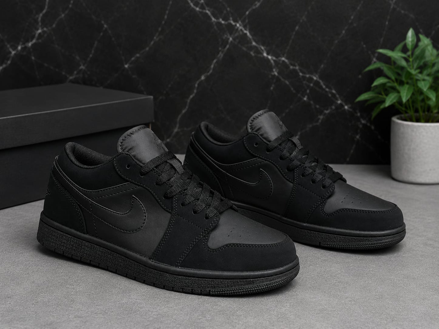 NK. Air Jordan 1 Low Triple Black