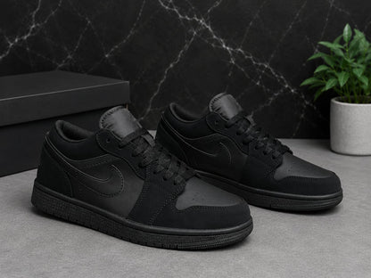 NK. Air Jordan 1 Low Triple Black
