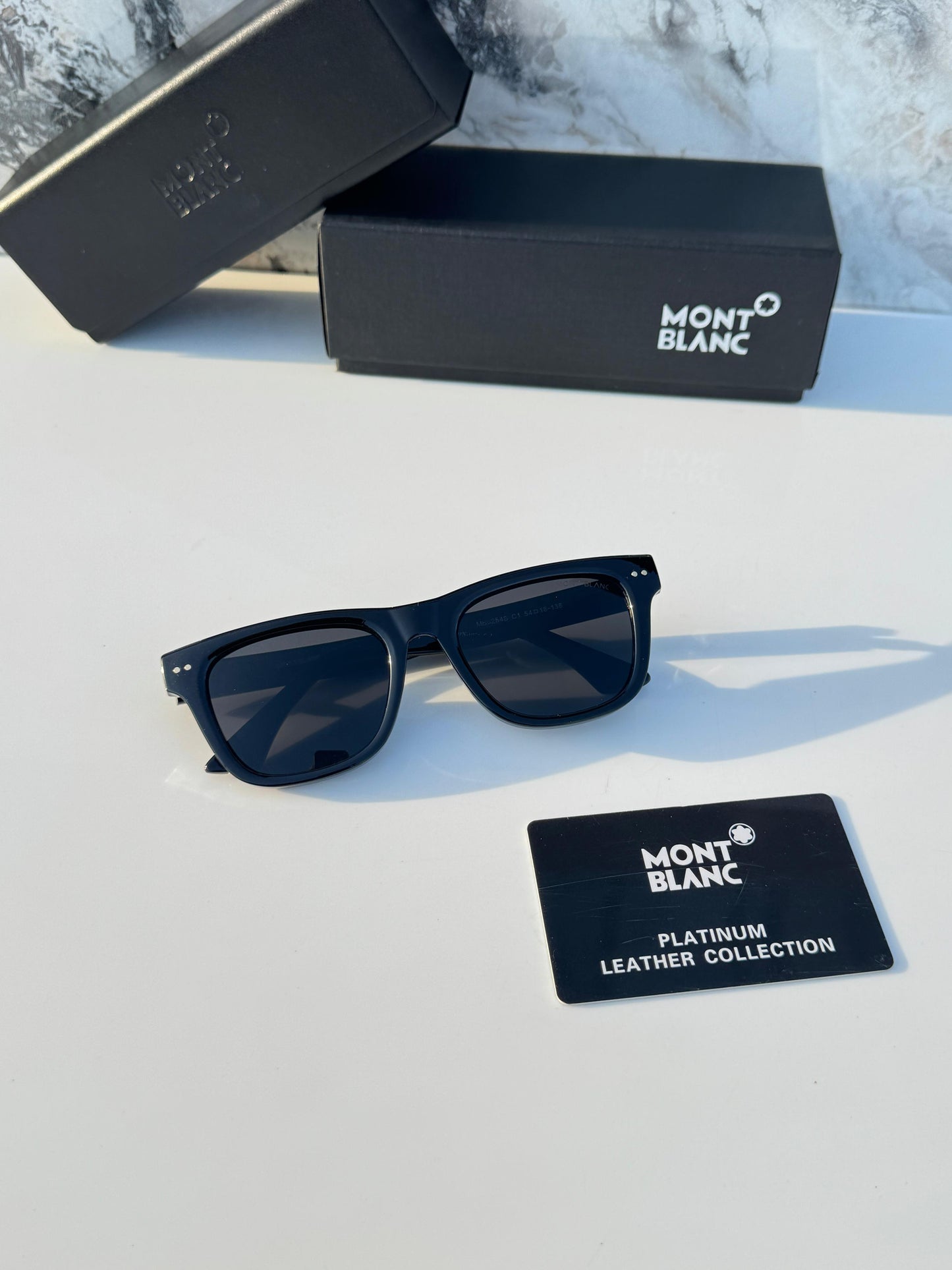 MB.254 Black / White Black