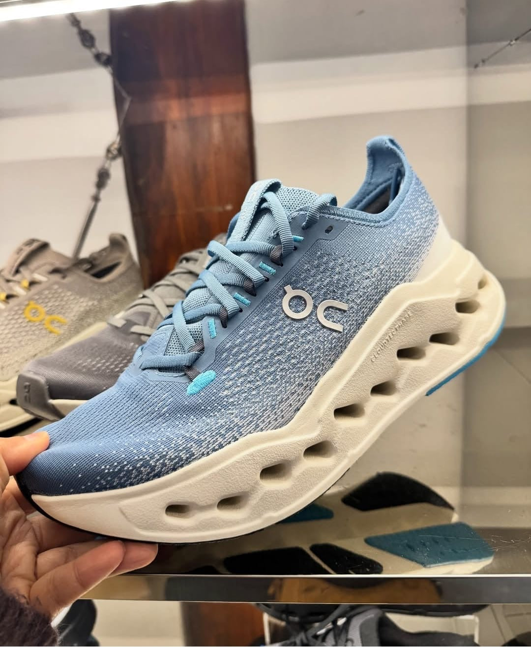 OC. Running Cloudsurfer Max Dust Ivory