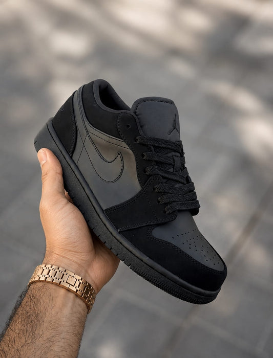 NK. Air Jordan 1 Low Triple Black
