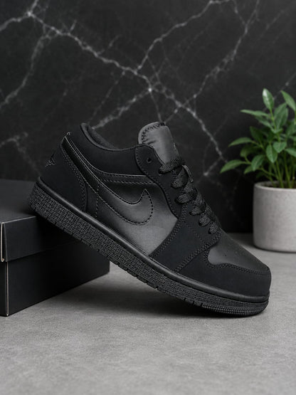 NK. Air Jordan 1 Low Triple Black