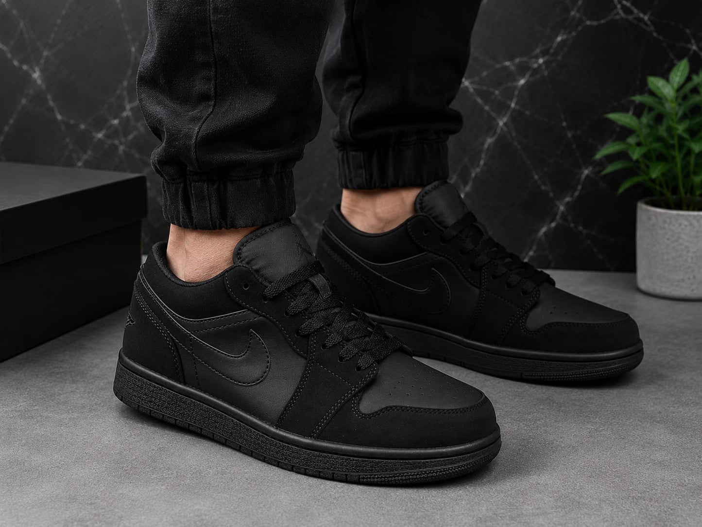 NK. Air Jordan 1 Low Triple Black