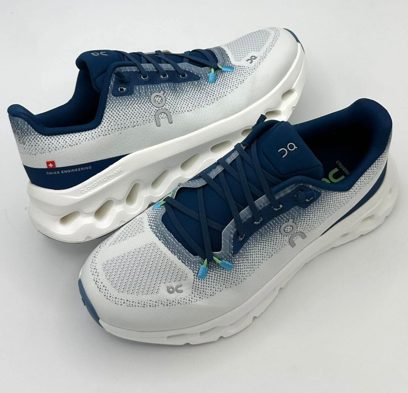 ON. Running Cloud Tilt ‘’ Ivory Tempest ‘’