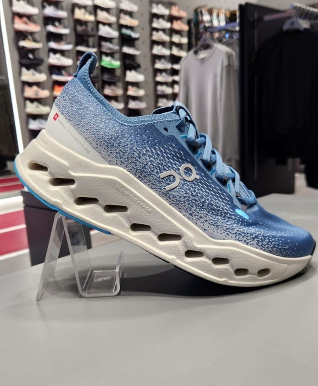 OC. Running Cloudsurfer Max Dust Ivory