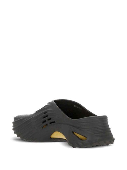 Crocs Echo Wave Clogs Black Sand