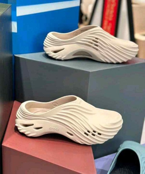 Crocs Echo Wave Clogs Cream
