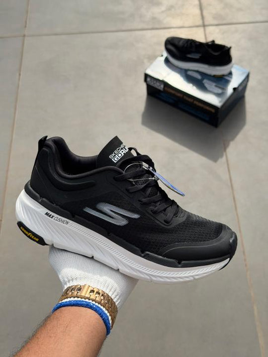 SKCHR. Max Cushion Premium 2.0 White Black