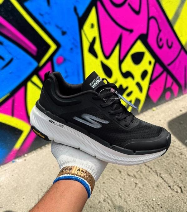 SKCHR. Max Cushion Premium 2.0 White Black