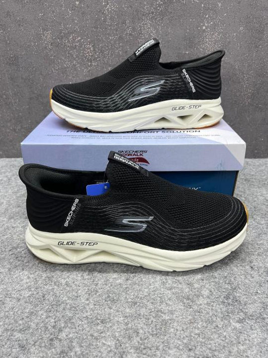 SKCHR. Slip In Glide Step Black White