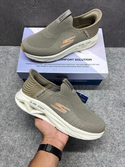 SKCHR. Slip In Glide Step Beige White