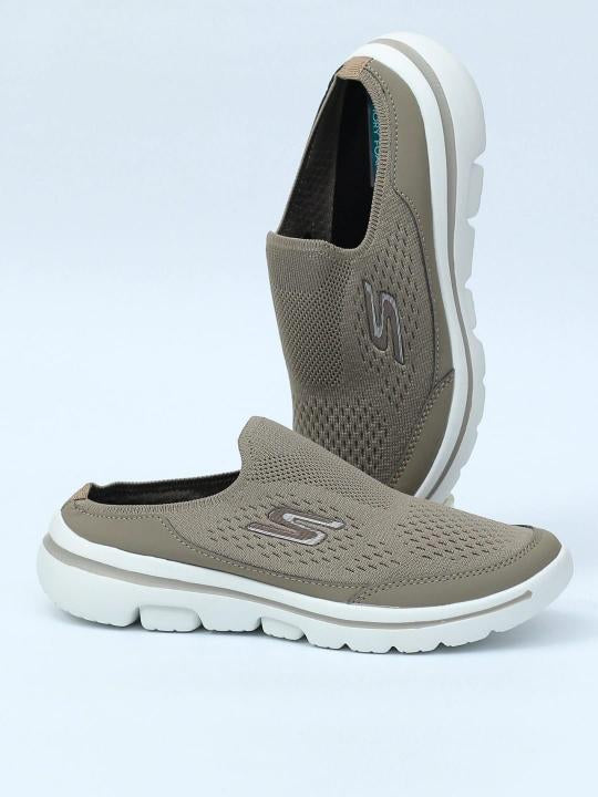SKCHR. Go-Walk Slip-On Beige White