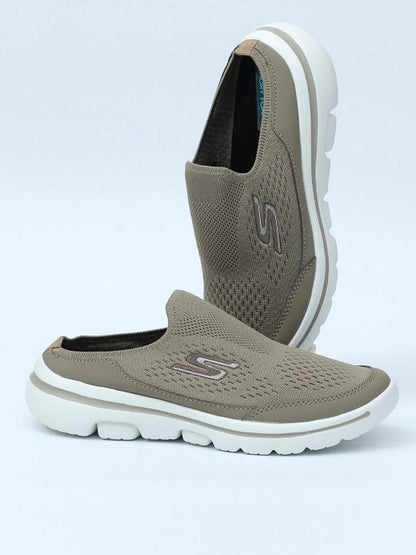 SKCHR. Go-Walk Slip-On Beige White