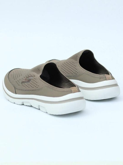 SKCHR. Go-Walk Slip-On Beige White