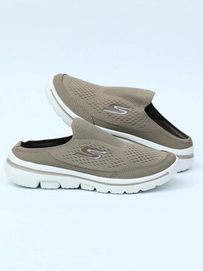 SKCHR. Go-Walk Slip-On Beige White