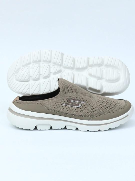SKCHR. Go-Walk Slip-On Beige White